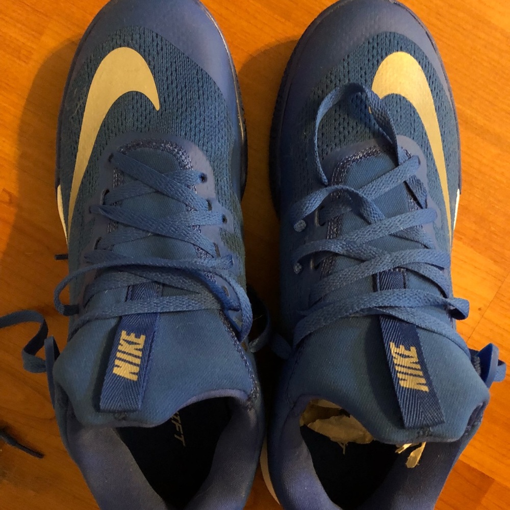 Men’s basketball shoes